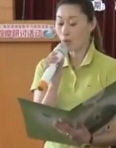 �Ϻ���С�W(xu��)Ӣ�Z�̎��n�ý̌W(xu��)�^ĦClothes���Ӆ^(q��).���̎��f�nҕ�l����(sh��)䛣�