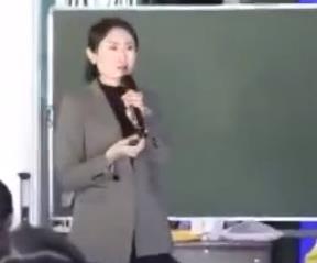 ������ȫ��(gu��)С�W(xu��)�Z�Ľy(t��ng)�������惞(y��u)�|(zh��)�n��ِ���꼉(j��)�σ�(c��)��8�n����ĸ�����ľ˹