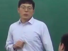 ��ʮ�Č�ȫ���ЌW�����̎��n�ý̌W��(y��u)�|(zh��)�n��ِ�����нM����һ��Ħ�������w�ώ���ɽ����һ�Ȫ�