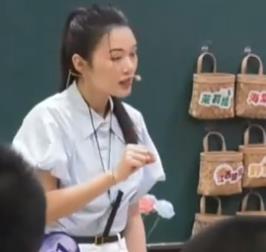 �ؑc�е����С�W�����̎��n�ý̌W����չʾ���꼉��̰桶�򻨰��ơ�һ�Ȫ�